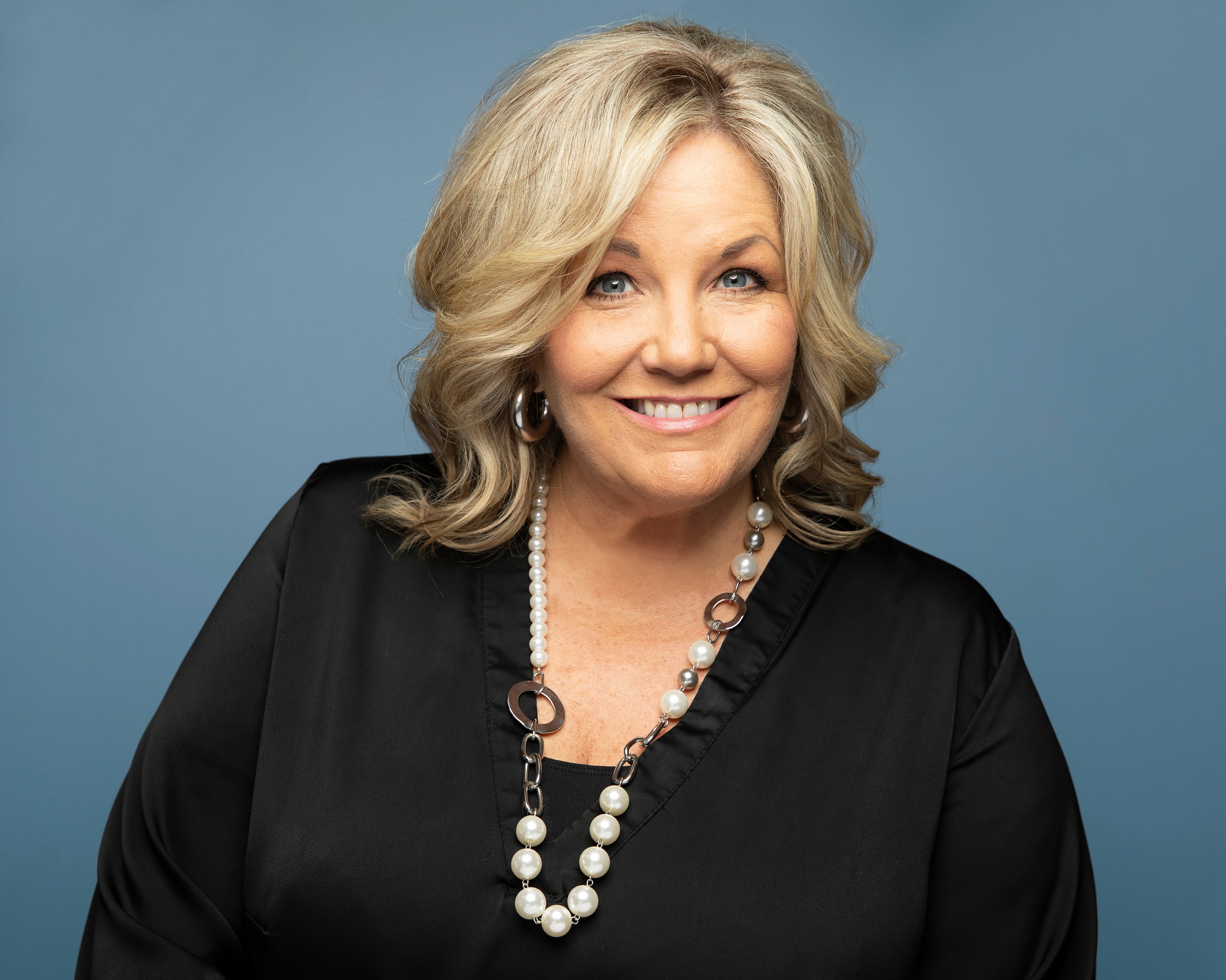 Shannon Davies Headshot