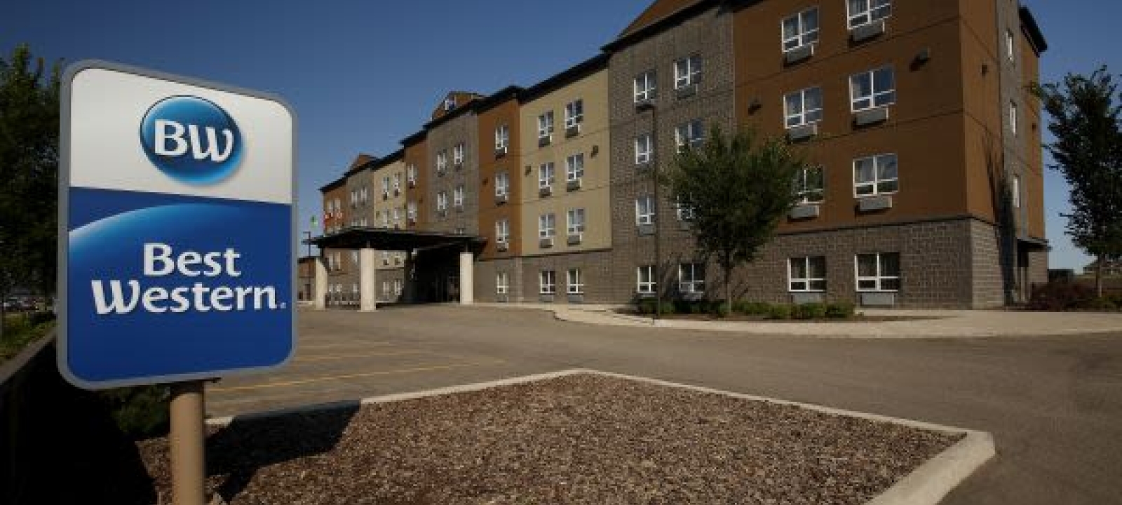 Best Western Plus East Side: Your Cozy Haven with Convenient Underground Parking