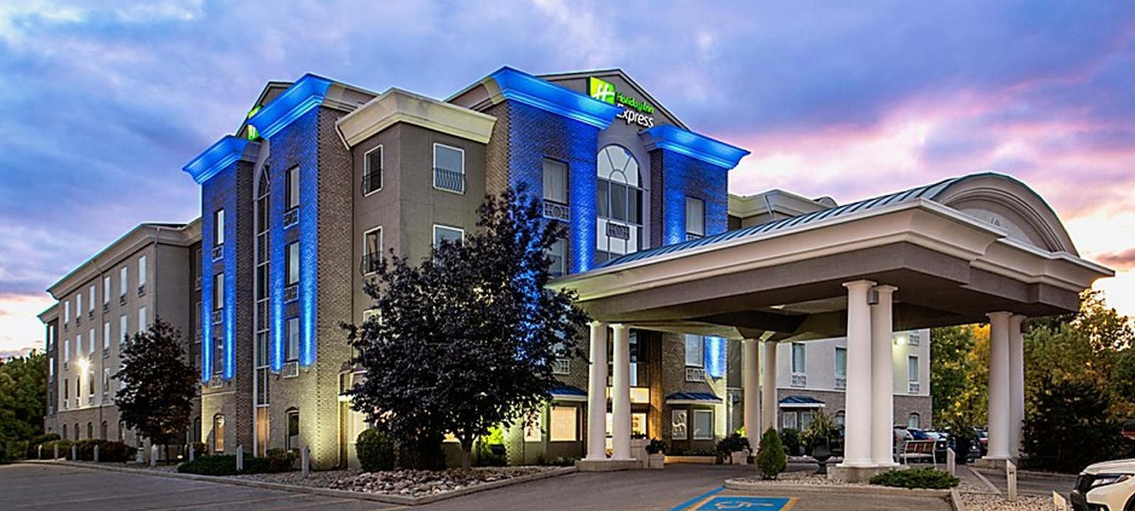 De-Stress and Splash Around with the Holiday Inn Express
