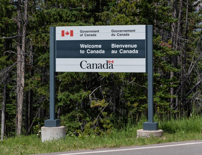 Government of Canada sign reading "Welcome To Canada"
