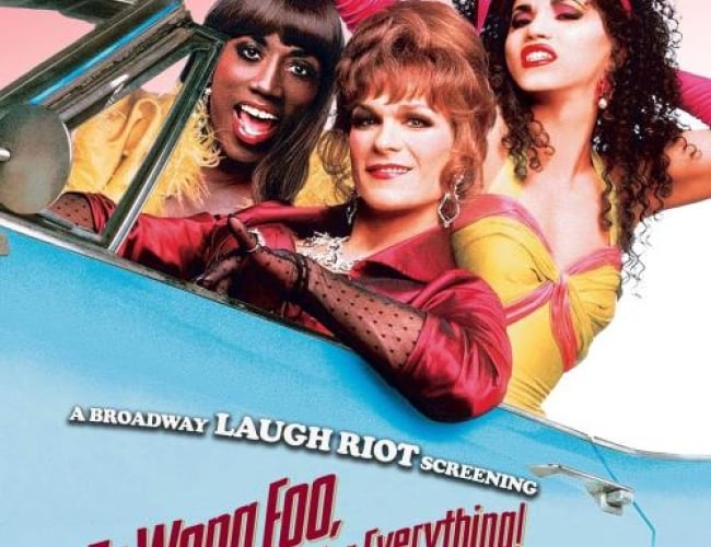 Image of Patrick Swayze, Wesley Snipes and John Leguziamo as Drag Queens posing ina blue topless convertible.
