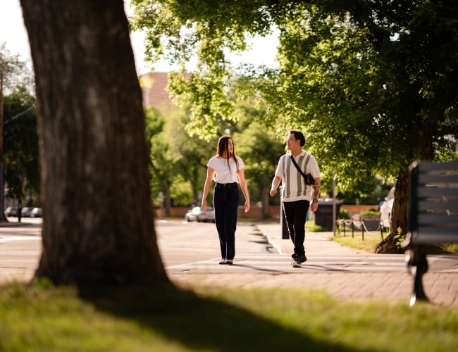 Couple Walk in Kiwanis Park