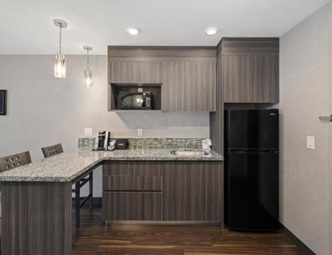 Home Inn and Suites - Saskatoon South - Kitchen