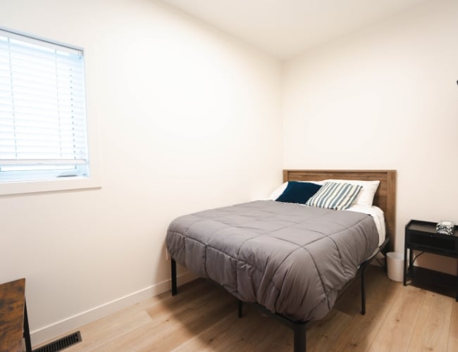 House, The - The House - Queen Bed