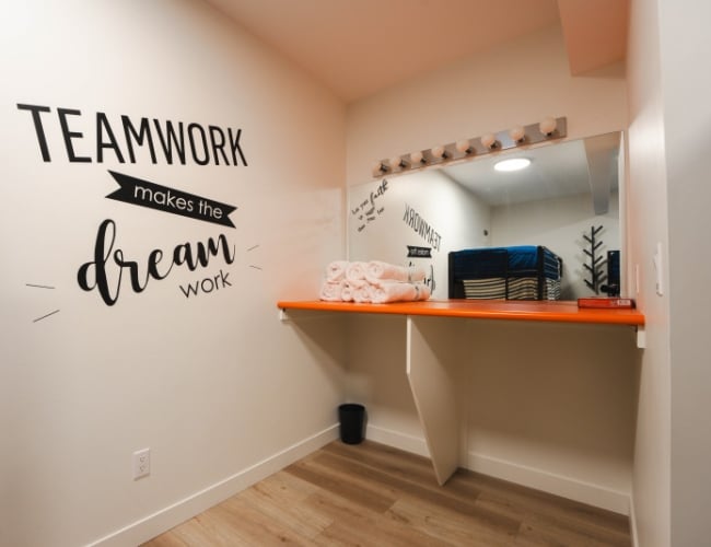 House, The - The House - Restroom 2