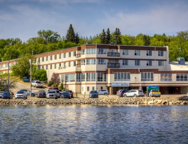 Manitou Springs Resort and Mineral Spa - Resort On A Lake