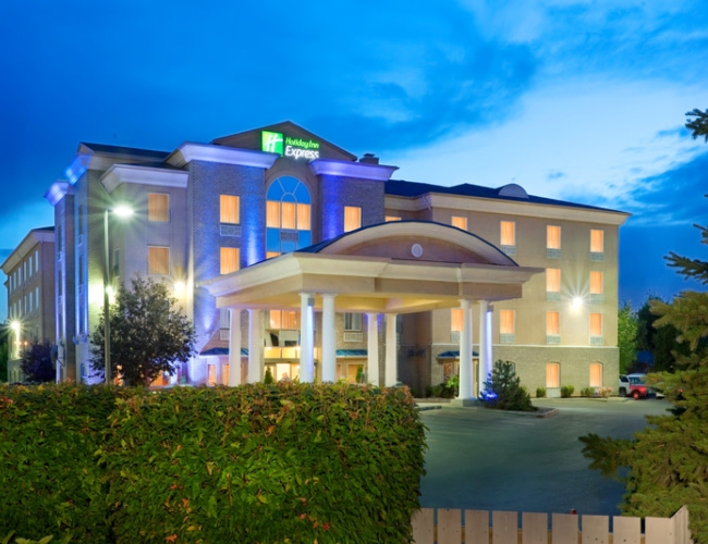 Holiday Inn Express & Suites Saskatoon Centre – Holiday Inn Express - Outside Shot