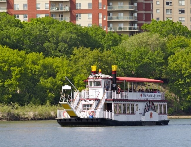 Prairie Lily Riverboat (The) – The Prairie Lily Downtown
