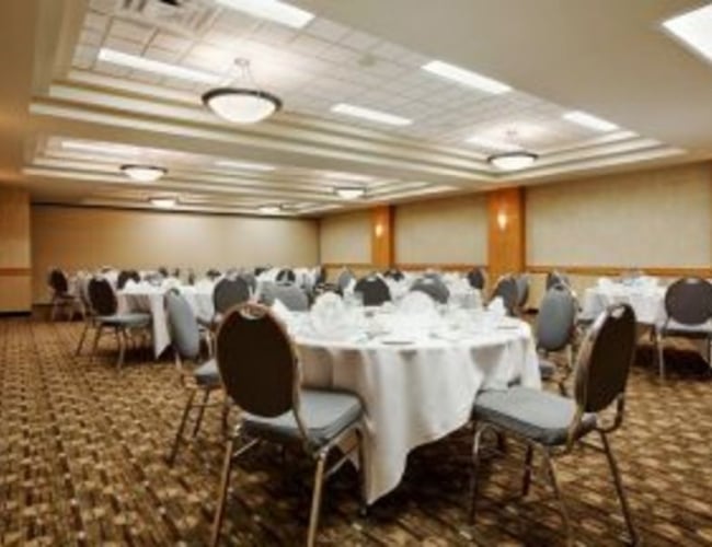 Travelodge Hotel by Wyndham Saskatoon – 17,000 Sq Ft Of Meeting Space