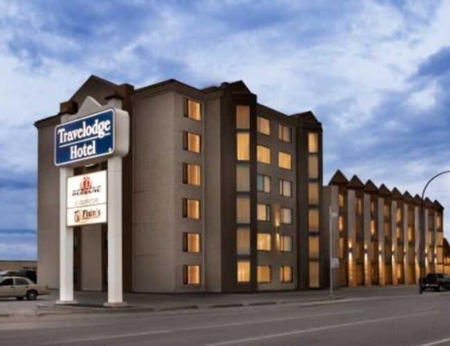 Travelodge Hotel by Wyndham Saskatoon – Travelodge Exterior