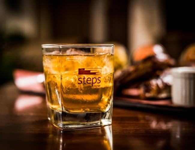 Steps Lounge – Bourbon & Barrel-Aged Cocktails