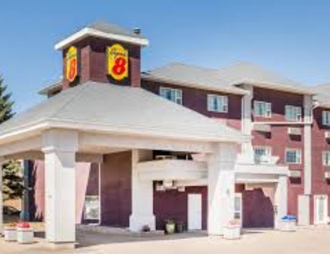 Super 8 East – Saskatoon By Wyndham - Exterior