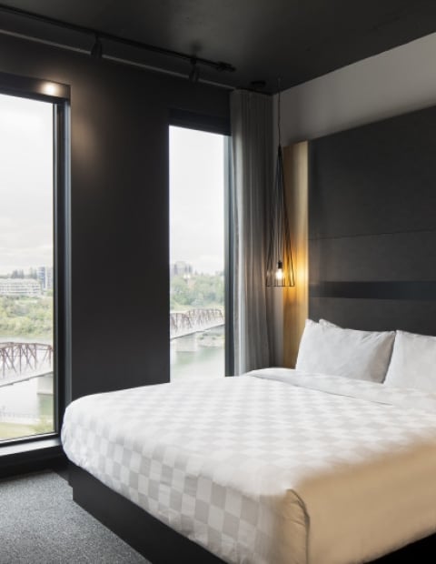 Alt Hotel Saskatoon - Alt Hotel Guest Room - King Bed River View