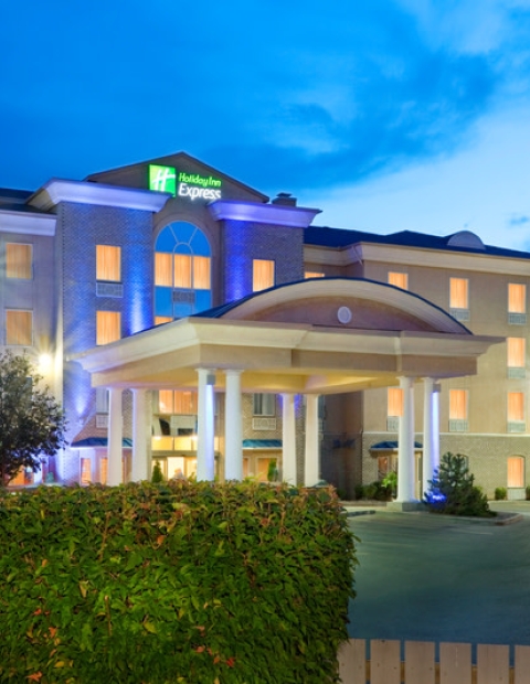 Holiday Inn Express & Suites Saskatoon Centre – Holiday Inn Express - Outside Shot