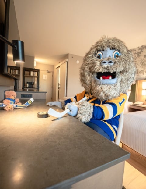 Park Town Hotel - Saskatoon Blades Family Package
