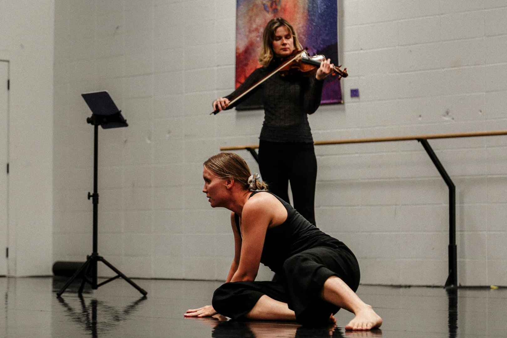 Dancer and violinist 