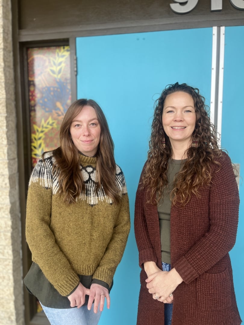 photograph of Laelia LeFeuvre and Vanessa Hyggen