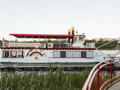 Sightseeing Cruise on The Prairie Lily