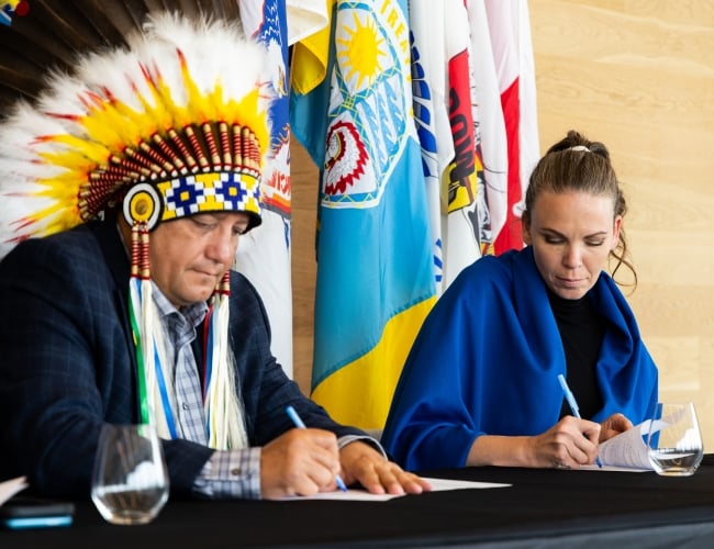 Steph Signing Agreement